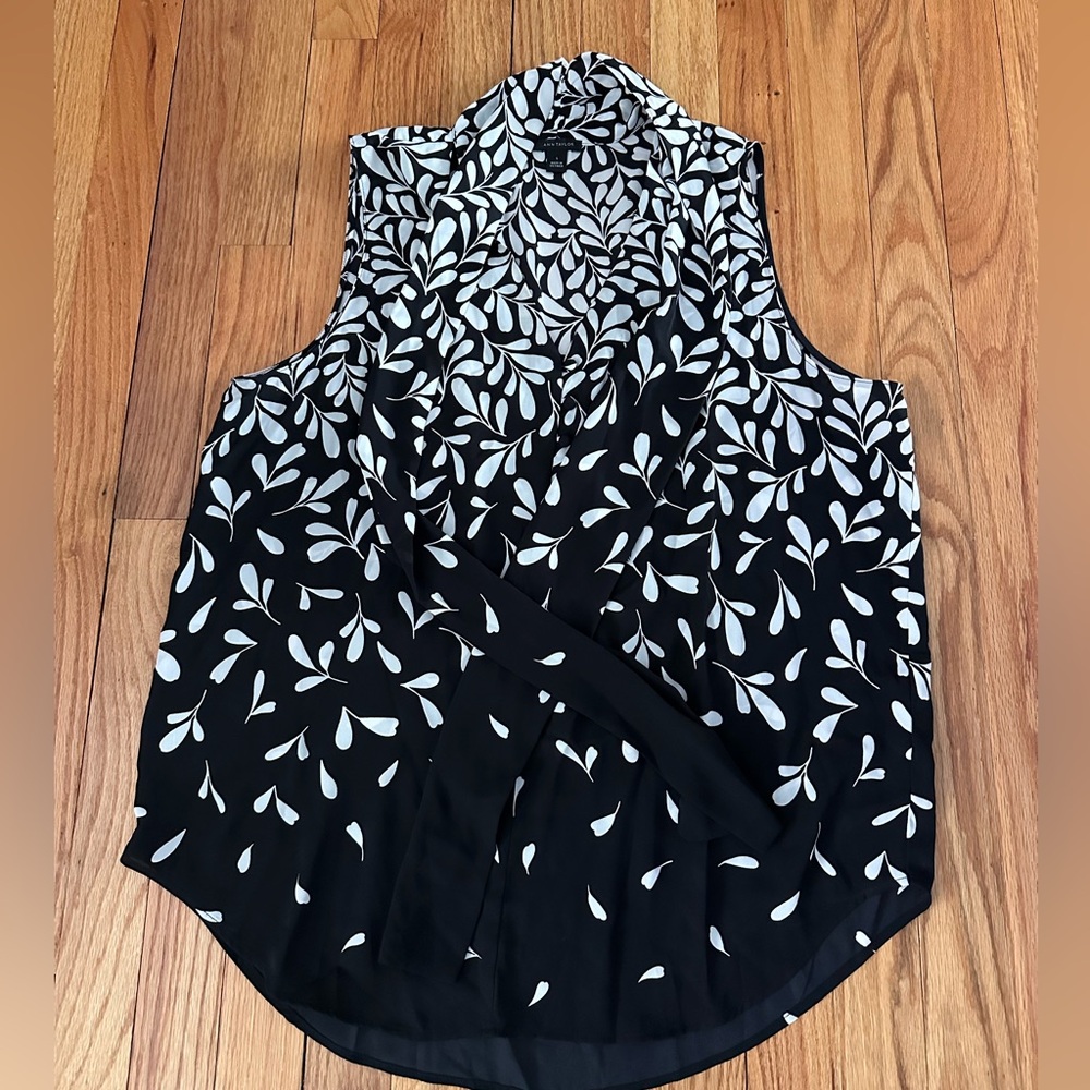 Ann Taylor sleeveless tank with black and white pattern